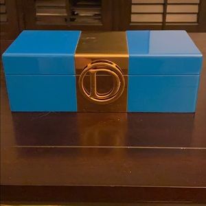 C Wonder “D” Box